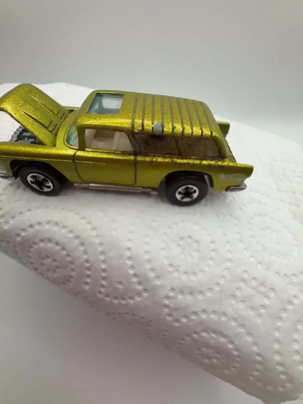 Hot Wheels Vintage 1957 Chevy Nomad Gold Sparkle Toy Car With Opening Hood
